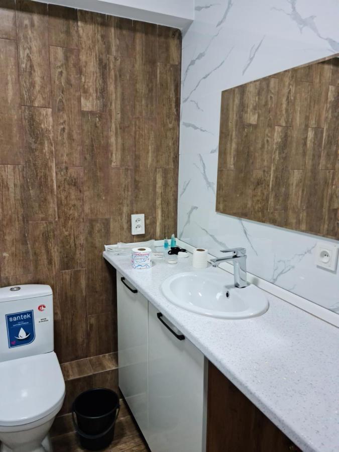 Апартаменты В Центре, В Новом Доме Алма Ата Екстериор снимка