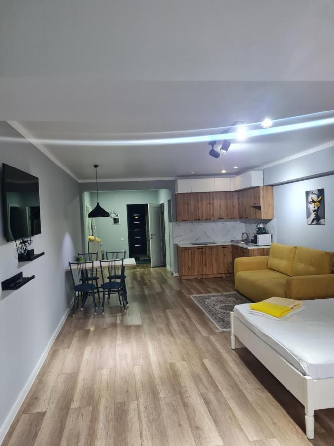 Apartamenty V Centre, V Novom Dome Алма Ата Екстериор снимка