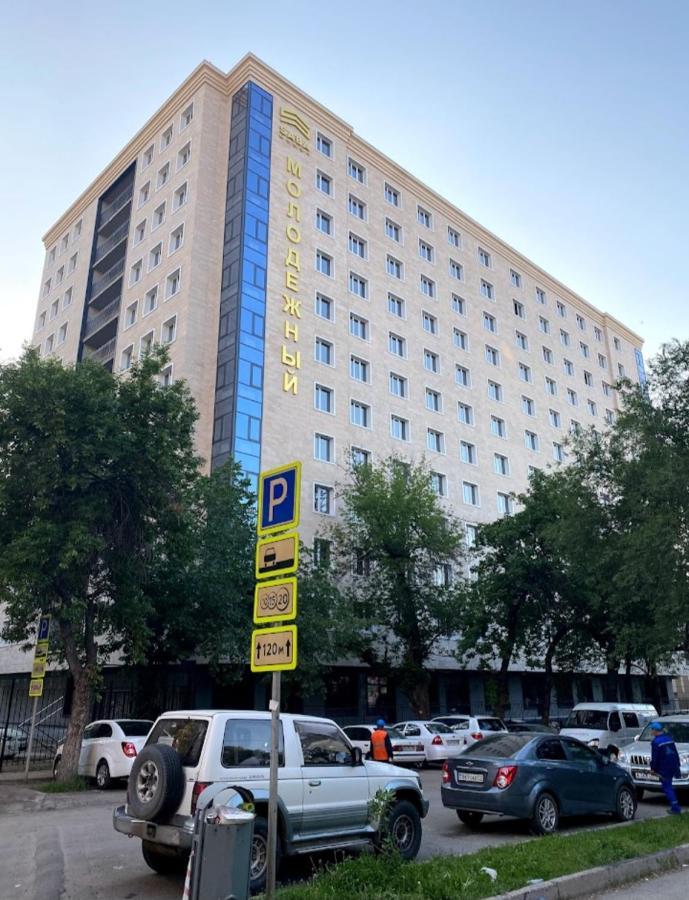 Апартаменты В Центре, В Новом Доме Алма Ата Екстериор снимка