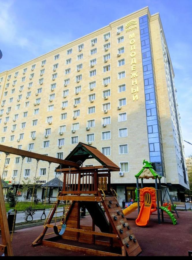 Апартаменты В Центре, В Новом Доме Алма Ата Екстериор снимка
